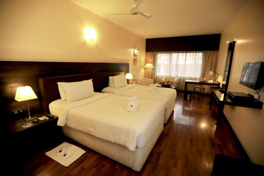 The Woodrose Hotel Bangalore Exterior photo