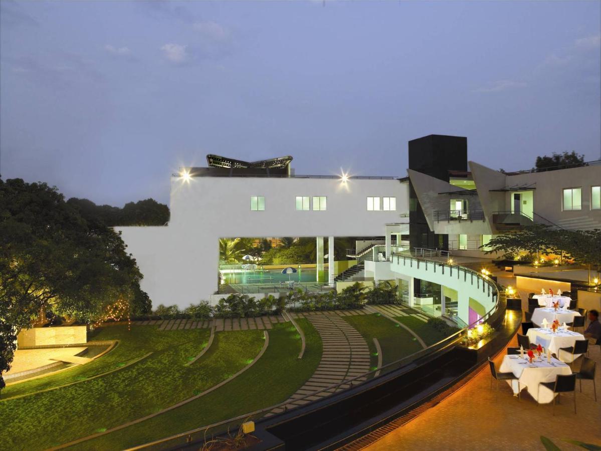 The Woodrose Hotel Bangalore Exterior photo