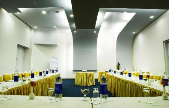The Woodrose Hotel Bangalore Exterior photo