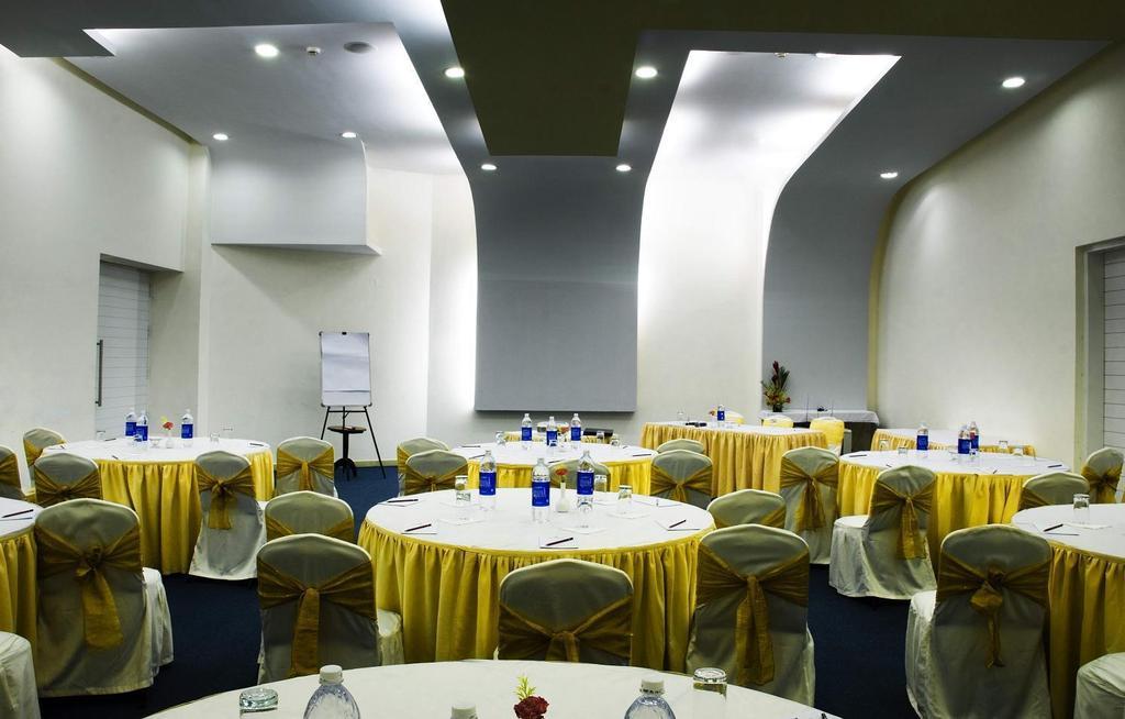 The Woodrose Hotel Bangalore Exterior photo