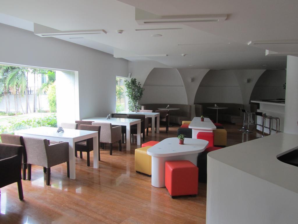 The Woodrose Hotel Bangalore Exterior photo