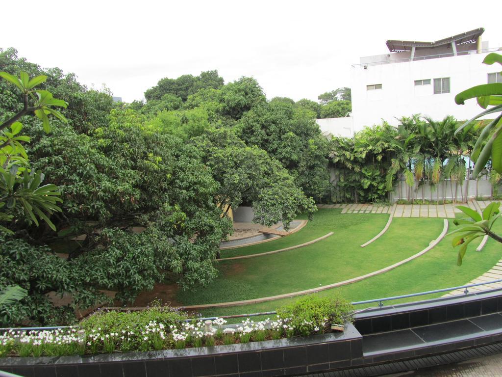 The Woodrose Hotel Bangalore Exterior photo
