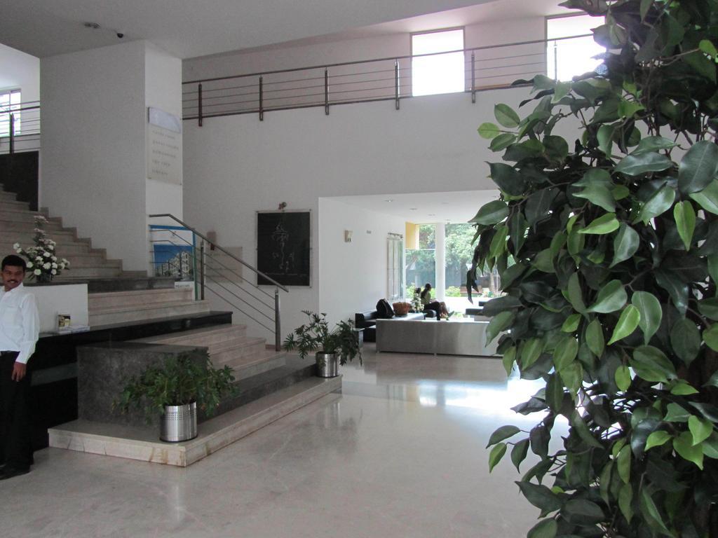 The Woodrose Hotel Bangalore Exterior photo