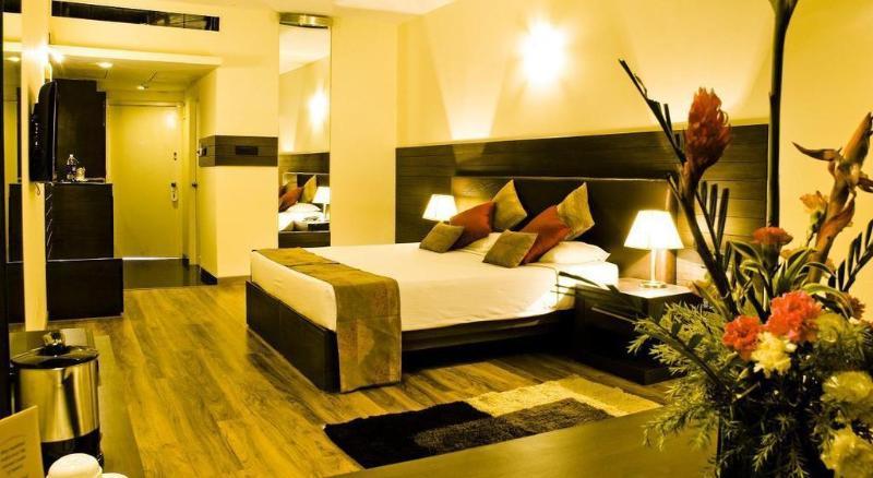 The Woodrose Hotel Bangalore Exterior photo