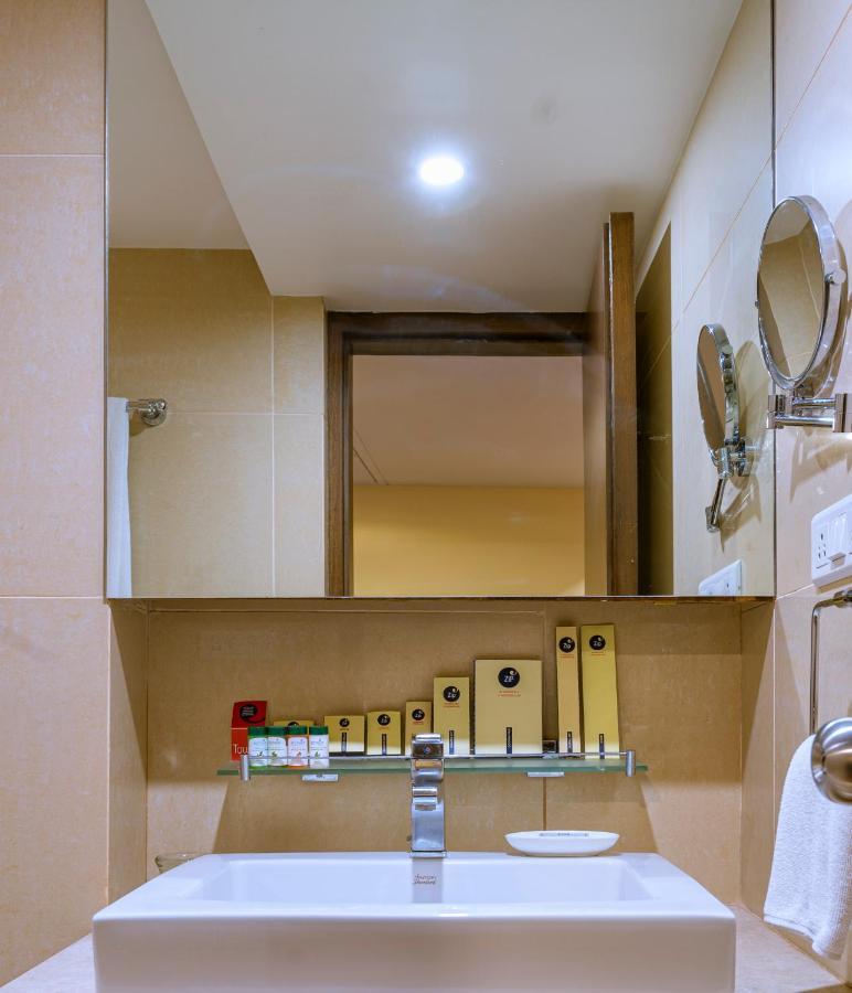 The Woodrose Hotel Bangalore Exterior photo