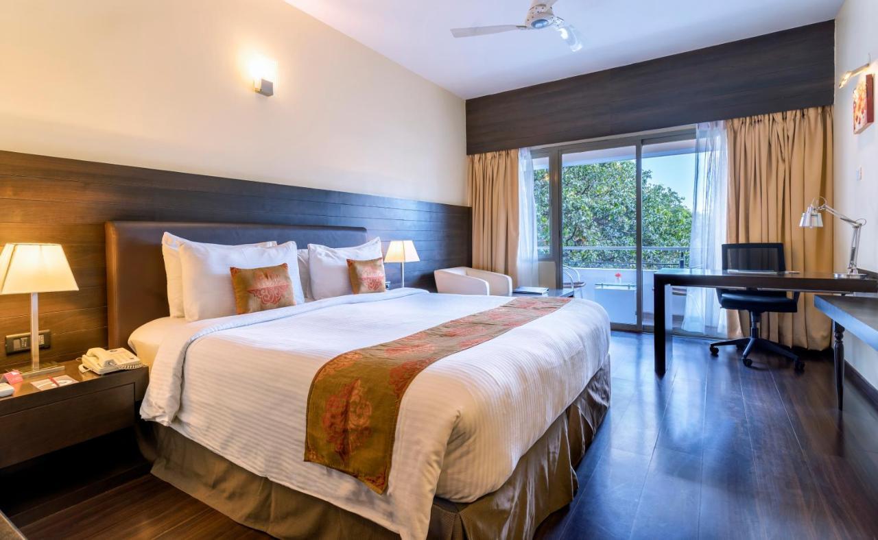 The Woodrose Hotel Bangalore Exterior photo